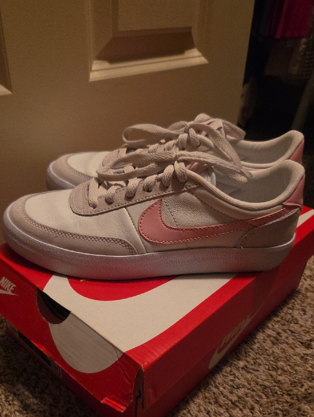 Nike Women's Low-Top Sneakers - Light Gray with Pink Swoosh